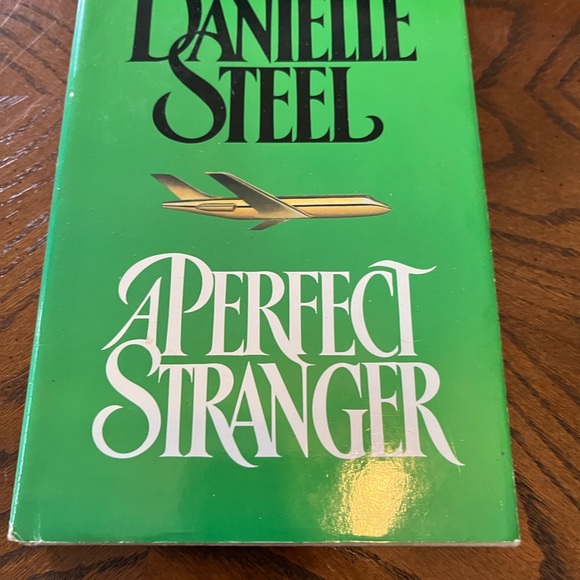Danielle Steel hardcover books | set of 4 - Picture 7 of 12
